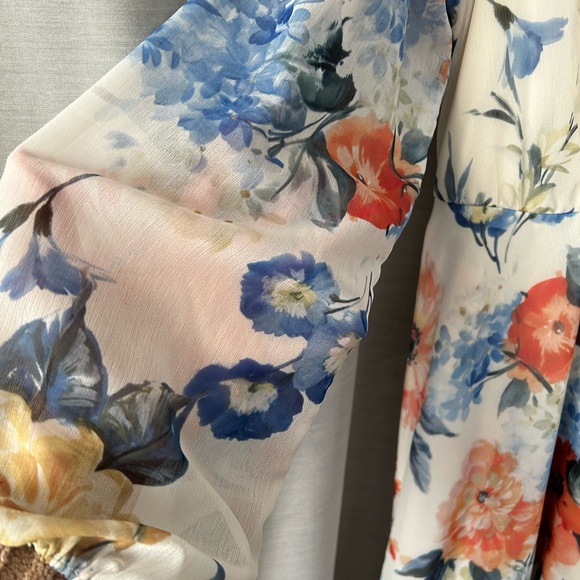 Express Wrap Cream Floral Dress size Large - Picture 4 of 7